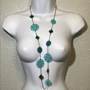 Elegant Turquoise and Gold Tone Necklace